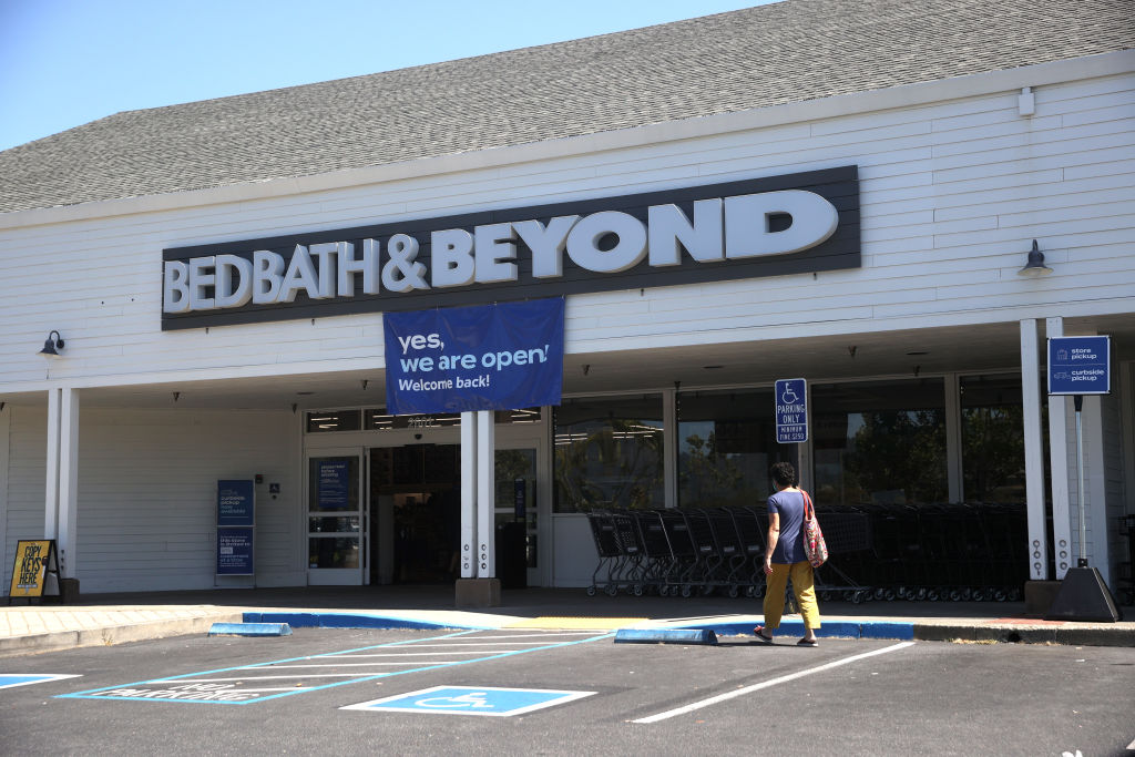 A Bed Bath & Beyond store with a banner out front reading 