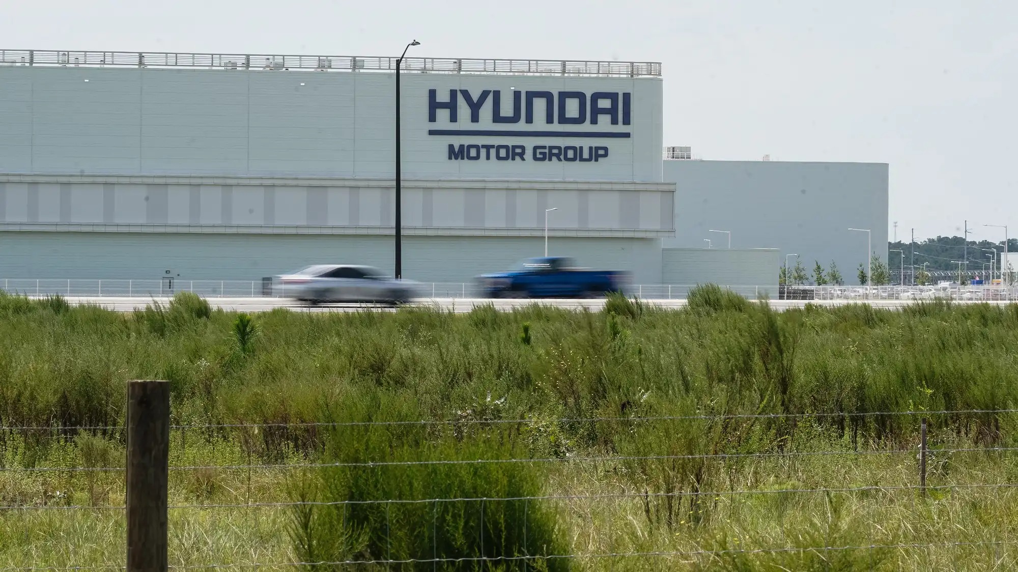 Atmosphere outside a Hyundai plant.
