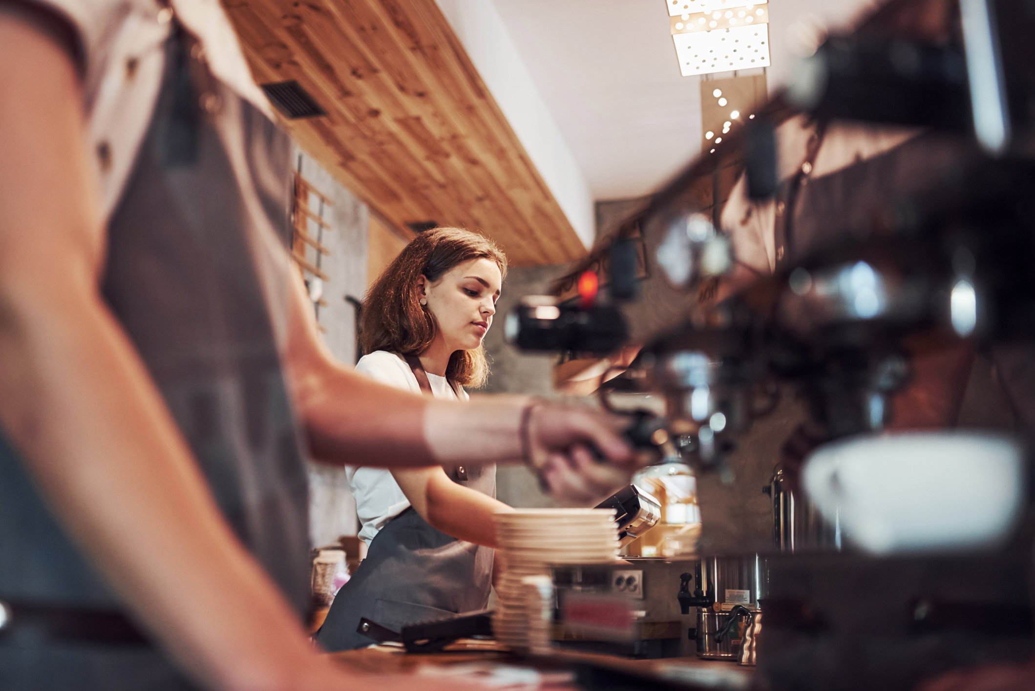 A young woman works in a cafe.