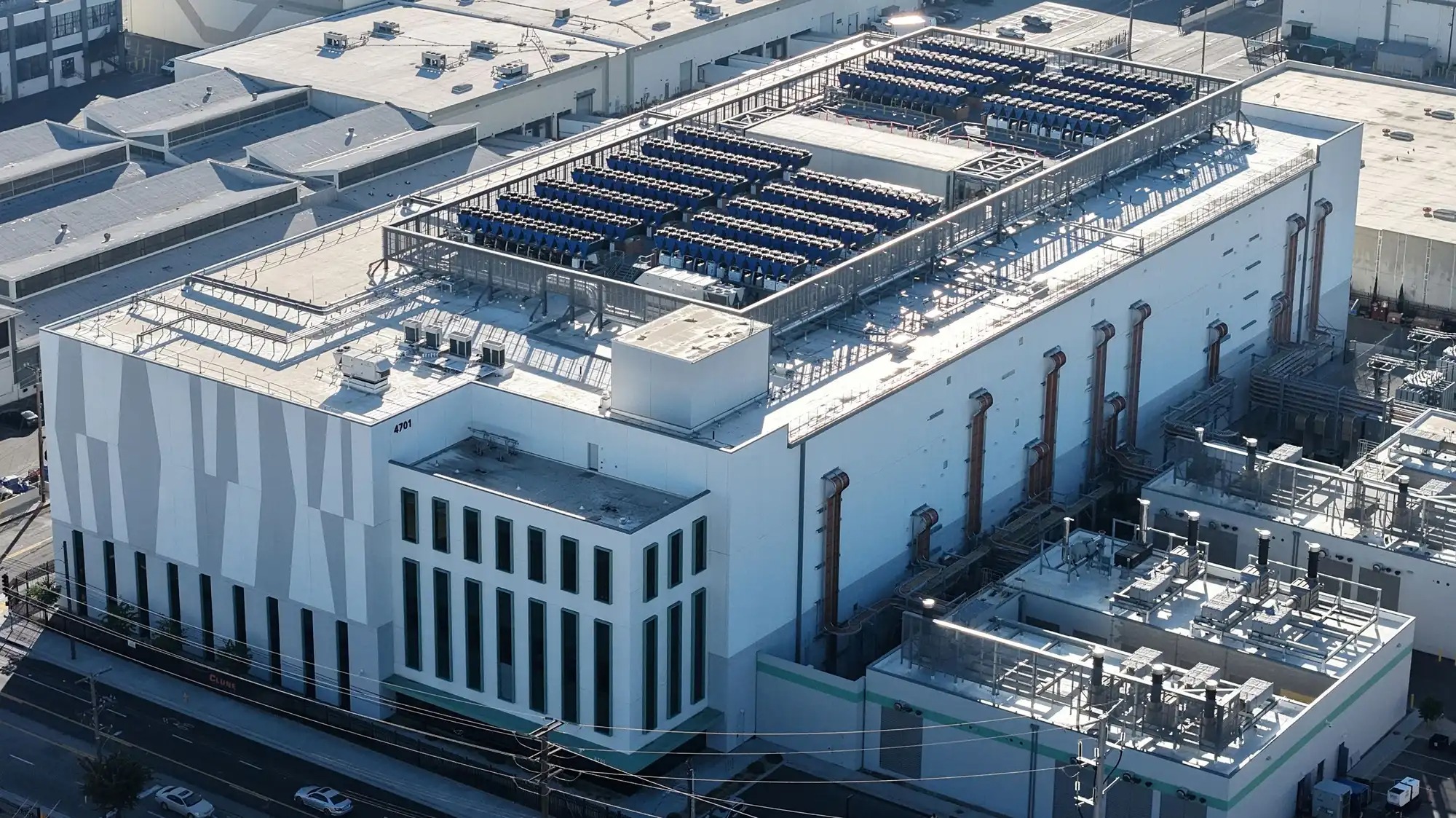 An aerial view of a data center and its closed-loop cooling system.
