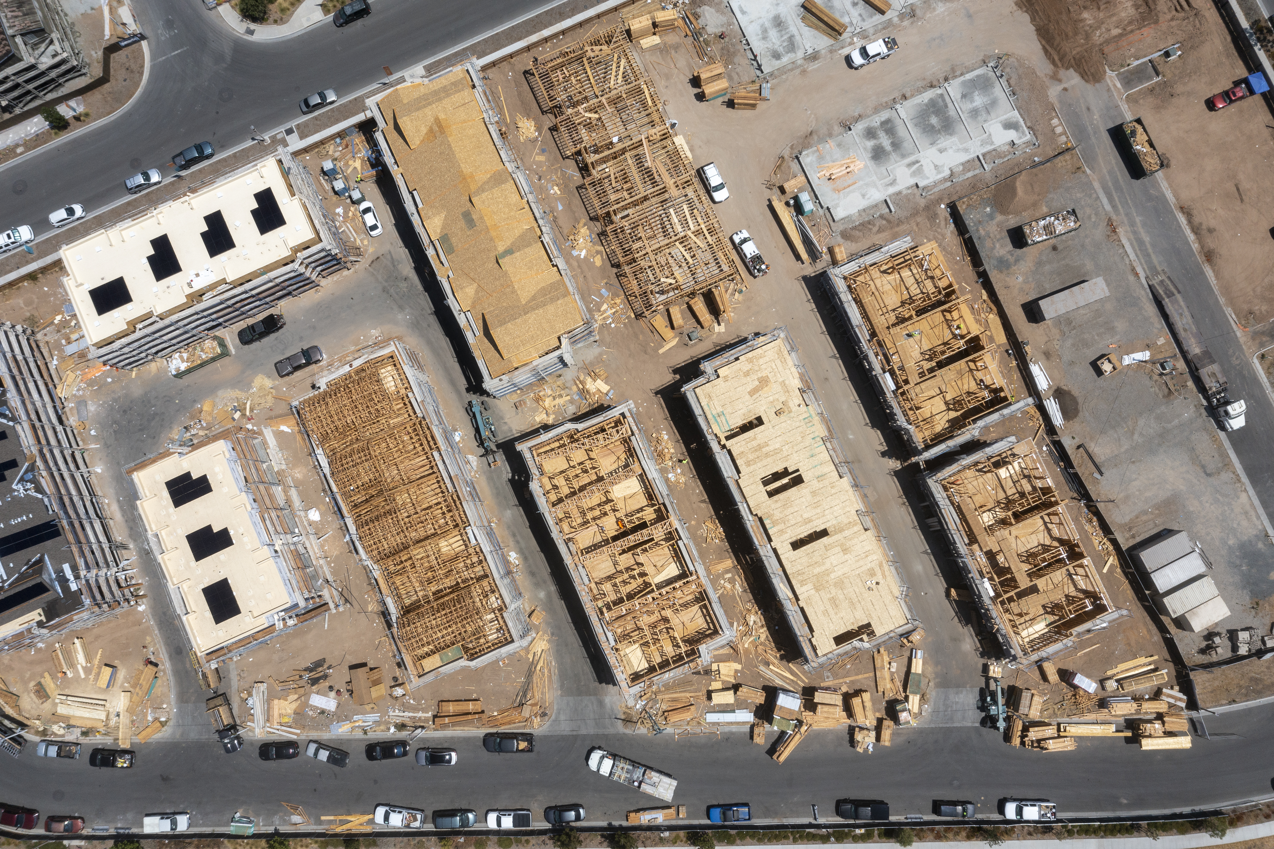 An arial view of homes under construction.
