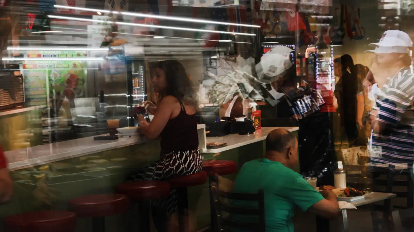 A blurry, stylized image of a restaurant.